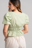 Blusa de lino verde corta