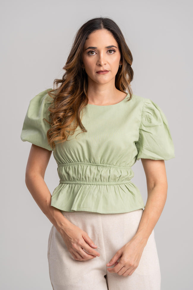 Blusa de lino verde corta