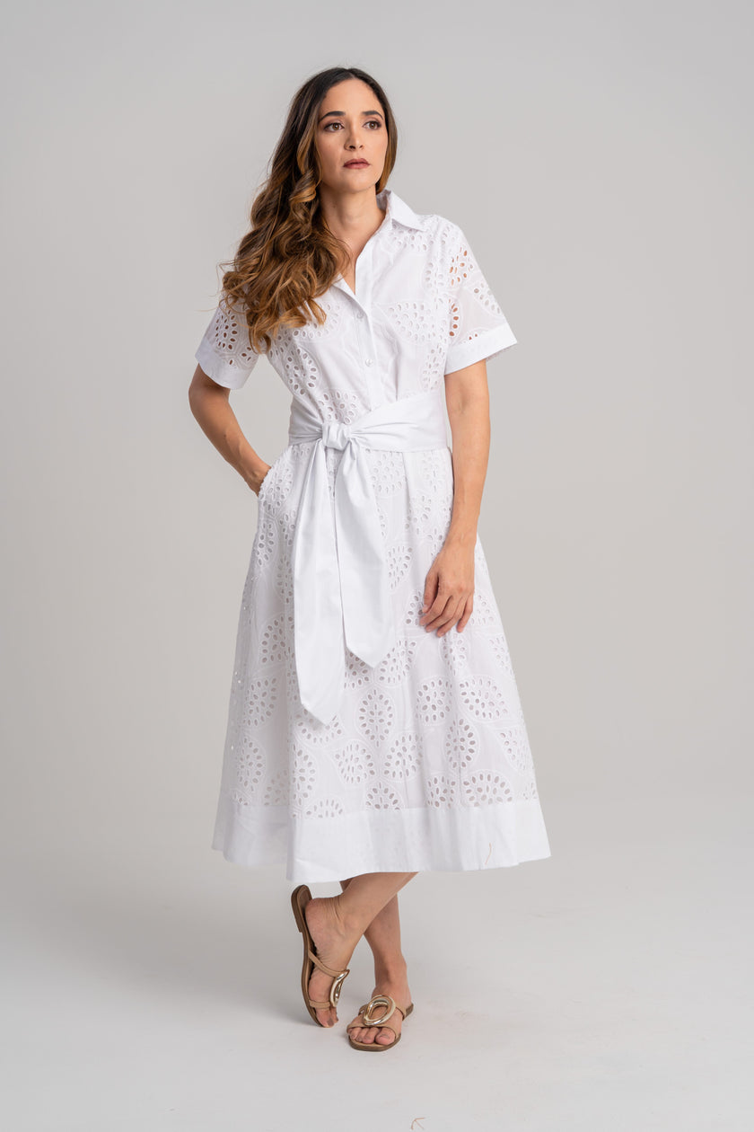 Vestido blanco en ojalillo