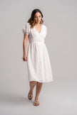 Vestido elegante en ojalillo blanco