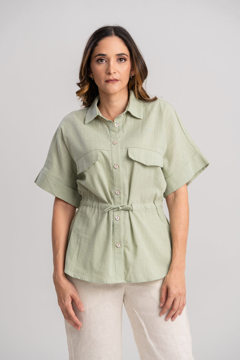 Blusa verde estilo safari