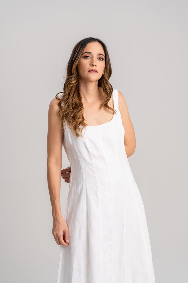 Vestido blanco de lino elegante