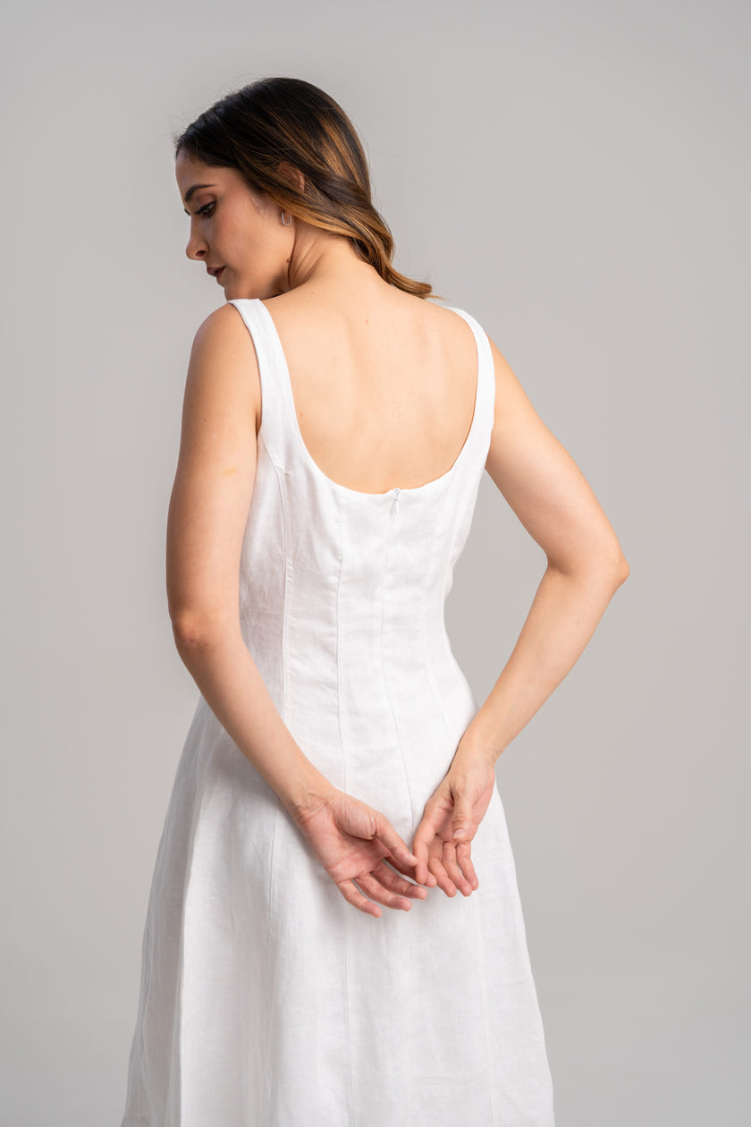 Vestido blanco de lino elegante