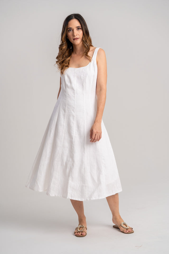Vestido blanco de lino elegante