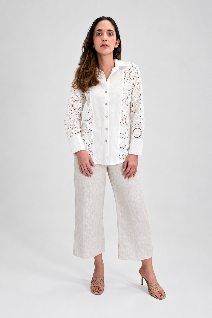 Blusa de ojalillo blanca para mujer