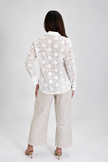 Blusa de ojalillo blanca para mujer
