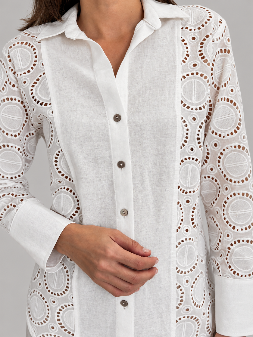 Blusa de ojalillo blanca para mujer