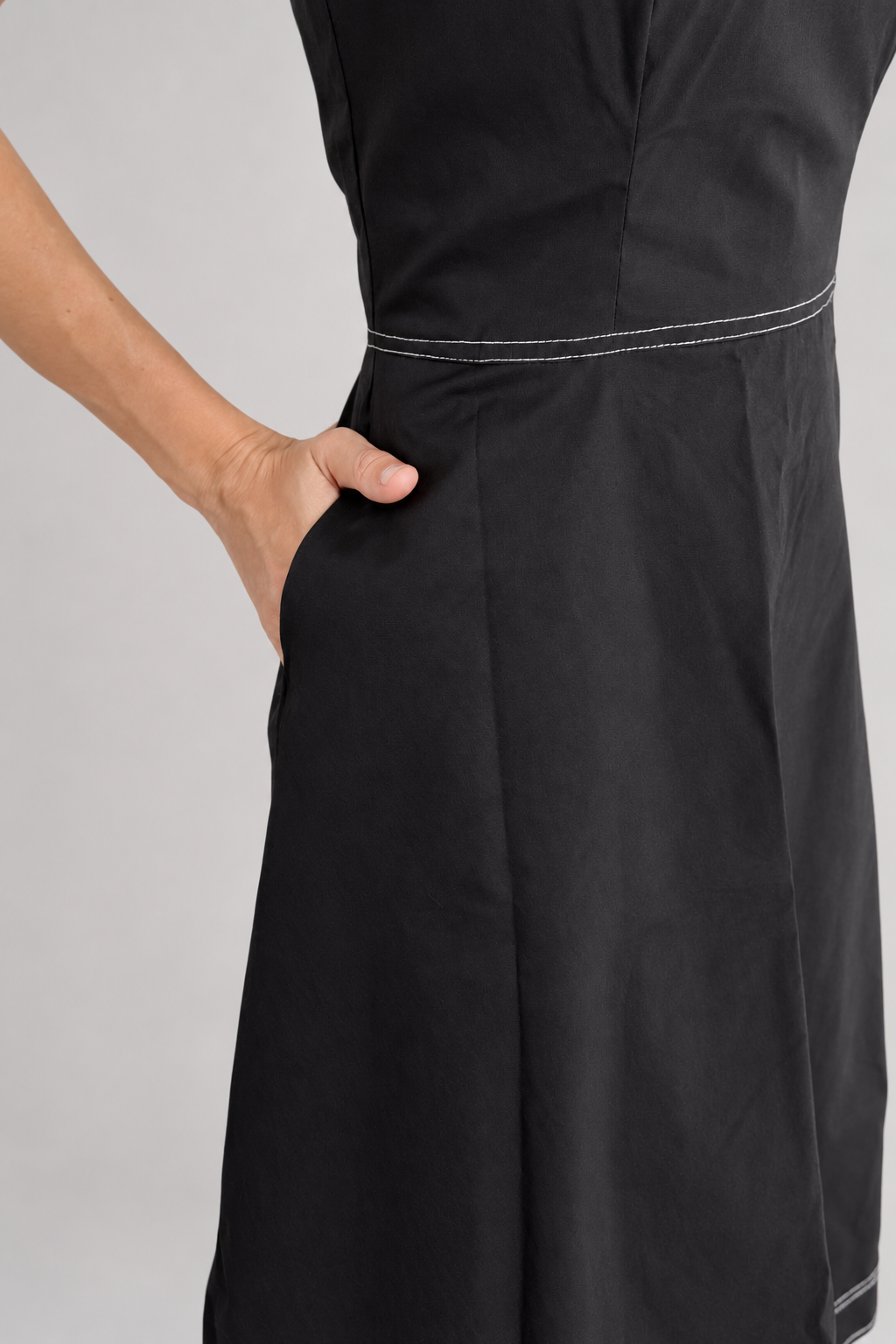 Vestido negro midi elegante